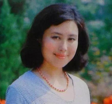 斯琴高娃朗诵背景音乐,音乐背景下的心灵共鸣